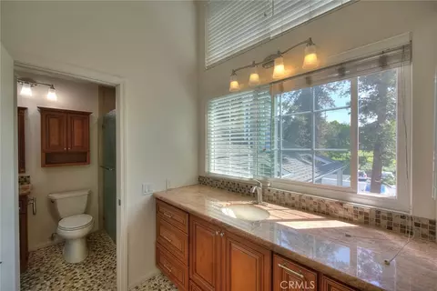 Bath - 700 E Lake Dr E #7, Orange, CA 92866 photo 5 of 6