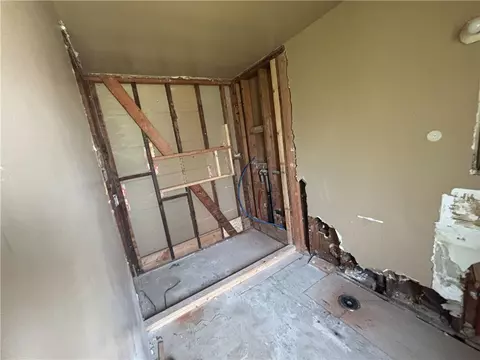 Bath - 206 E Fig Ave, Monrovia, CA 91016 photo 3 of 4