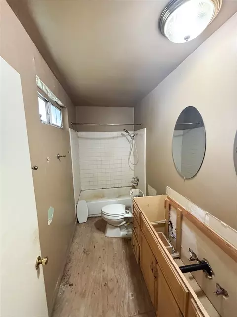 Bath - 206 E Fig Ave, Monrovia, CA 91016 photo 1 of 4