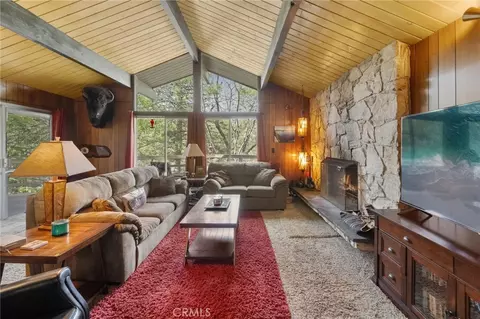 Living - 1159 Twin Lakes Dr, Wrightwood, CA 92397 photo 2 of 4