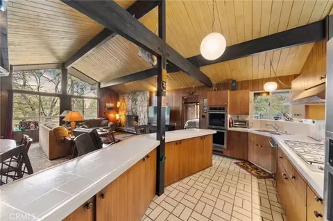 Kitchen - 1159 Twin Lakes Dr, Wrightwood, CA 92397 photo 5 of 6