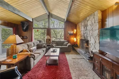 Living - 1159 Twin Lakes Dr, Wrightwood, CA 92397 photo 2 of 4
