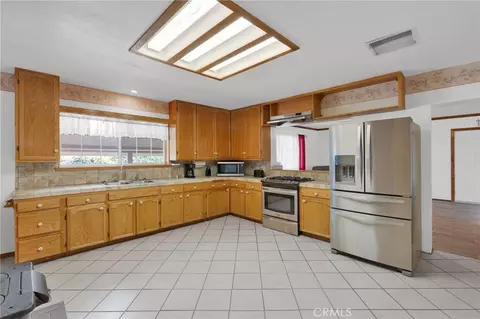 Kitchen - 1231 Mecca Dr, Barstow, CA 92311 photo 1 of 4