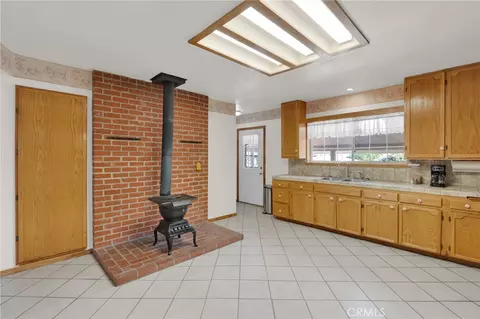 Kitchen - 1231 Mecca Dr, Barstow, CA 92311 photo 3 of 4