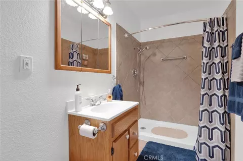 Bath - 1231 Mecca Dr, Barstow, CA 92311 photo 2 of 3