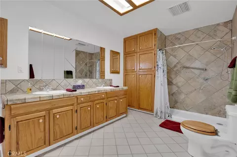 Bath - 1231 Mecca Dr, Barstow, CA 92311 photo 3 of 3