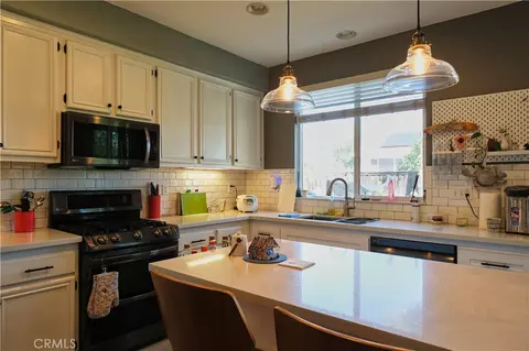 Kitchen - 31212 Palomar Rd, Menifee, CA 92584 photo 2 of 3