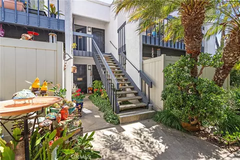 215 Wichita Ave #306, Huntington Beach, CA 92648