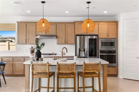 Kitchen - 32259 Hillstone St, Temecula, CA 92591 photo 2 of 6