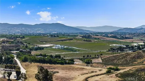 View/Area - 32259 Hillstone St, Temecula, CA 92591 photo 5 of 13