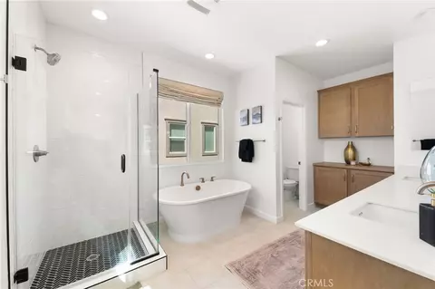 Bath - 32259 Hillstone St, Temecula, CA 92591 photo 1 of 2