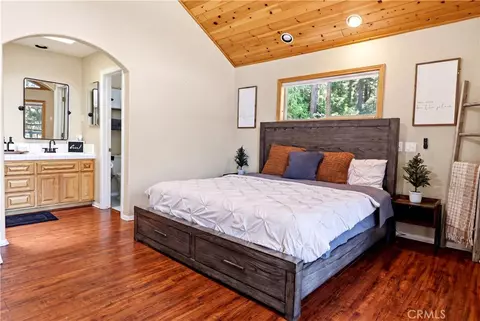 Bedroom - 996 Feather Mtn, Big Bear City, CA 92314 photo 4 of 7