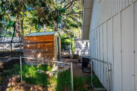 Exterior - 2285 Lausanne Dr, Wrightwood, CA 92397 photo 6 of 6