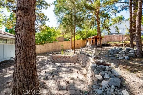 Exterior - 2285 Lausanne Dr, Wrightwood, CA 92397 photo 4 of 6