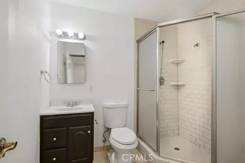 Bath - 2285 Lausanne Dr, Wrightwood, CA 92397 photo 2 of 3