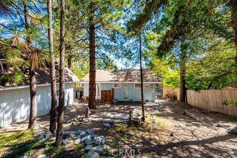 Exterior - 2285 Lausanne Dr, Wrightwood, CA 92397 photo 5 of 6