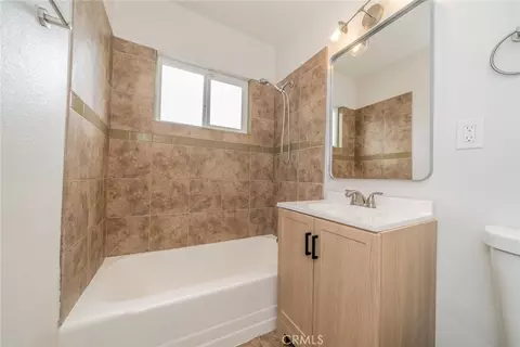 Bath - 8901 Glencoe Dr, Riverside, CA 92503 photo 3 of 6