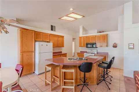 Kitchen - 14744 Crofton Ln, Helendale, CA 92342 photo 2 of 3