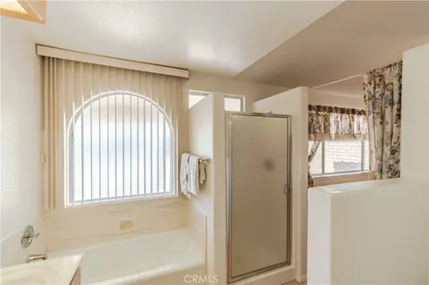 Bath - 14744 Crofton Ln, Helendale, CA 92342 photo 4 of 4