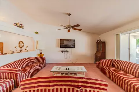 Living - 14744 Crofton Ln, Helendale, CA 92342 photo 2 of 4