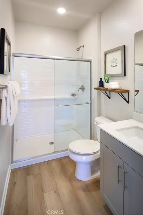 Bath - 9528 Hannah Way, Riverside, CA 92503 photo 3 of 4