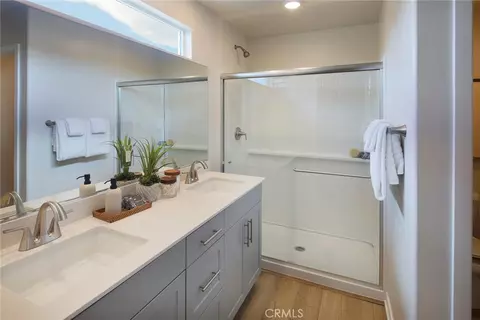 Bath - 9528 Hannah Way, Riverside, CA 92503 photo 2 of 4