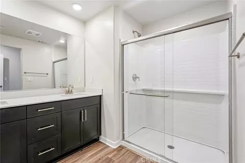 Bath - 9524 Hannah Way, Riverside, CA 92503 photo 3 of 3