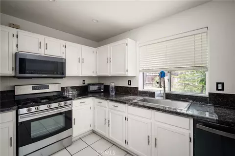Kitchen - 906 Devonshire, Bakersfield, CA 93312 photo 2 of 3