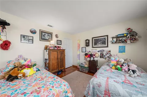 Bedroom - 2421 Cliff Rd, Upland, CA 91784 photo 2 of 4