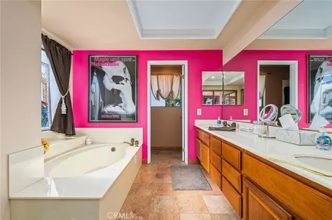 Bath - 2421 Cliff Rd, Upland, CA 91784 photo 3 of 3