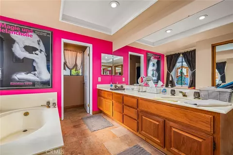 Bath - 2421 Cliff Rd, Upland, CA 91784 photo 2 of 3