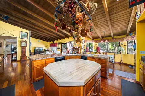 Kitchen - 2421 Cliff Rd, Upland, CA 91784 photo 4 of 5