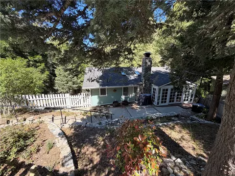 Exterior - 1076 Calanda, Crestline, CA 92325 photo 12 of 36