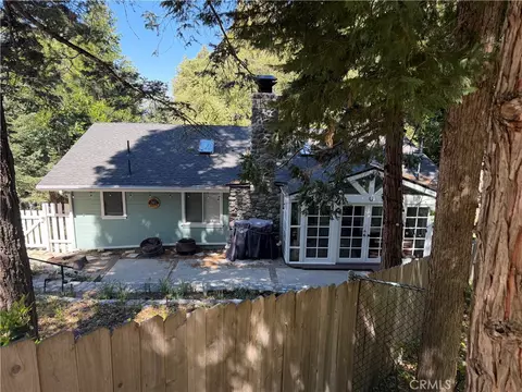 Exterior - 1076 Calanda, Crestline, CA 92325 photo 9 of 36