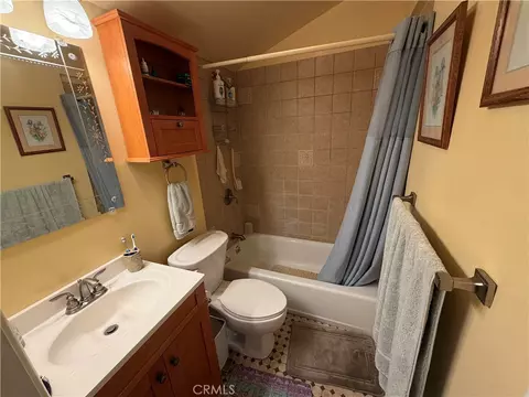 Bath - 1076 Calanda, Crestline, CA 92325 photo 1 of 1