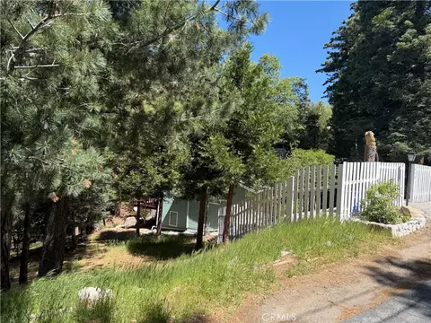 Exterior - 1076 Calanda, Crestline, CA 92325 photo 35 of 36