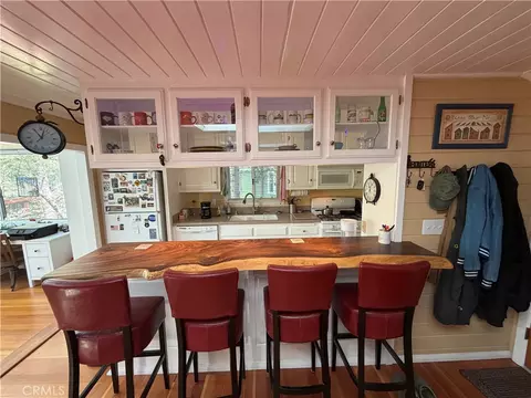 Kitchen - 1076 Calanda, Crestline, CA 92325 photo 3 of 3