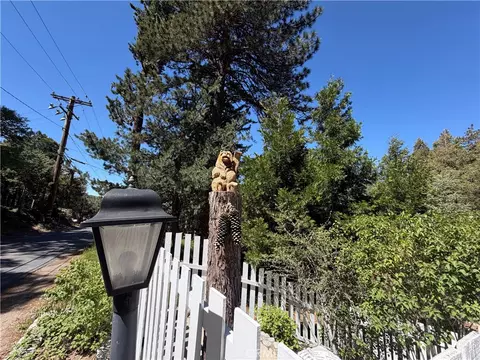 Exterior - 1076 Calanda, Crestline, CA 92325 photo 34 of 36