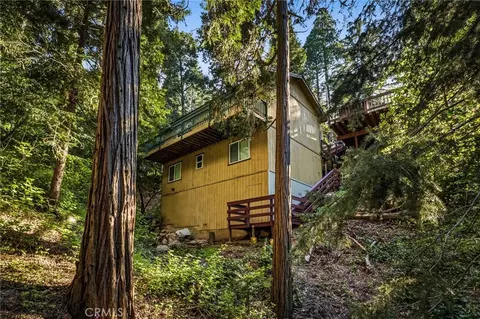 24082 Altdorf Dr, Crestline, CA 92325