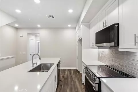 Kitchen - 4007 Valley Oak Ln #C, El Monte, CA 91733 photo 2 of 2