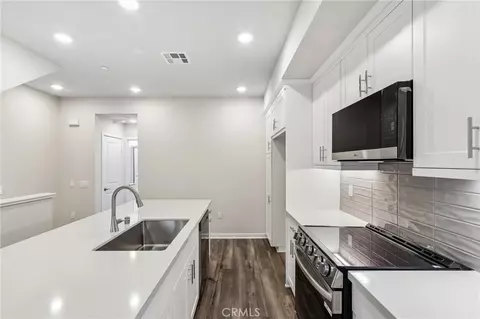 Kitchen - 4007 Valley Oak Ln #C, El Monte, CA 91733 photo 2 of 2