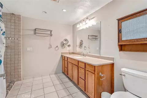 Bath - 27387 Lakeview Dr, Helendale, CA 92342 photo 3 of 6