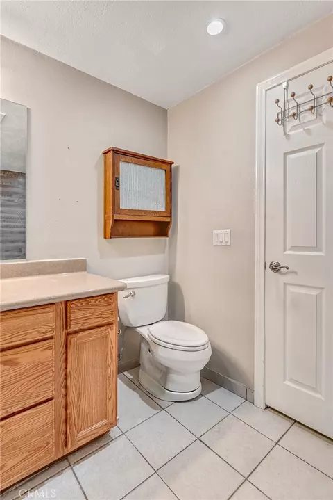 Bath - 27387 Lakeview Dr, Helendale, CA 92342 photo 5 of 6