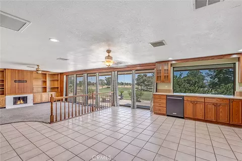 Living - 27387 Lakeview Dr, Helendale, CA 92342 photo 3 of 4