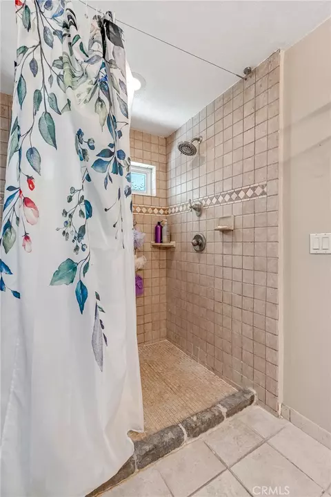 Bath - 27387 Lakeview Dr, Helendale, CA 92342 photo 6 of 6