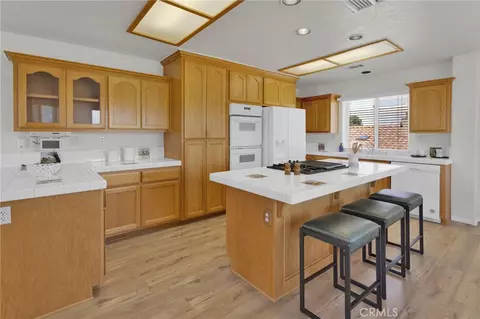 Kitchen - 14740 Blue Grass Dr, Helendale, CA 92342 photo 3 of 5