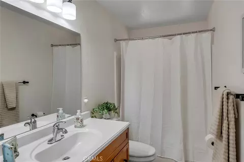Bath - 8979 Alder, Rancho Cucamonga, CA 91730 photo 2 of 4