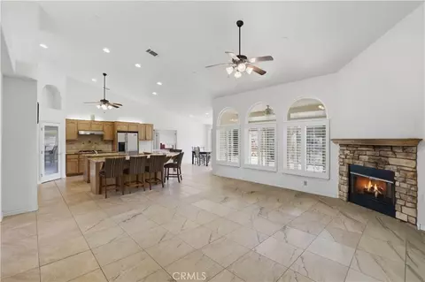Living - 2777 Brawley, Pinon Hills, CA 92372 photo 4 of 7