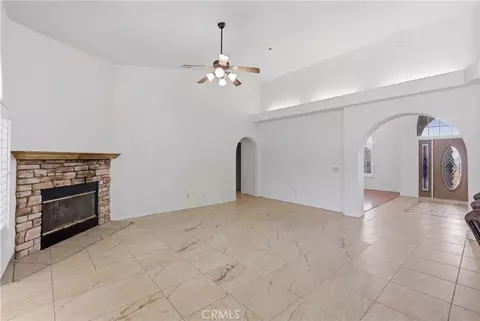 Living - 2777 Brawley, Pinon Hills, CA 92372 photo 3 of 7