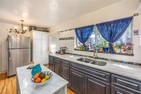 Kitchen - 2164 Outer Hwy 2 Hwy S, Wrightwood, CA 92397 photo 5 of 5